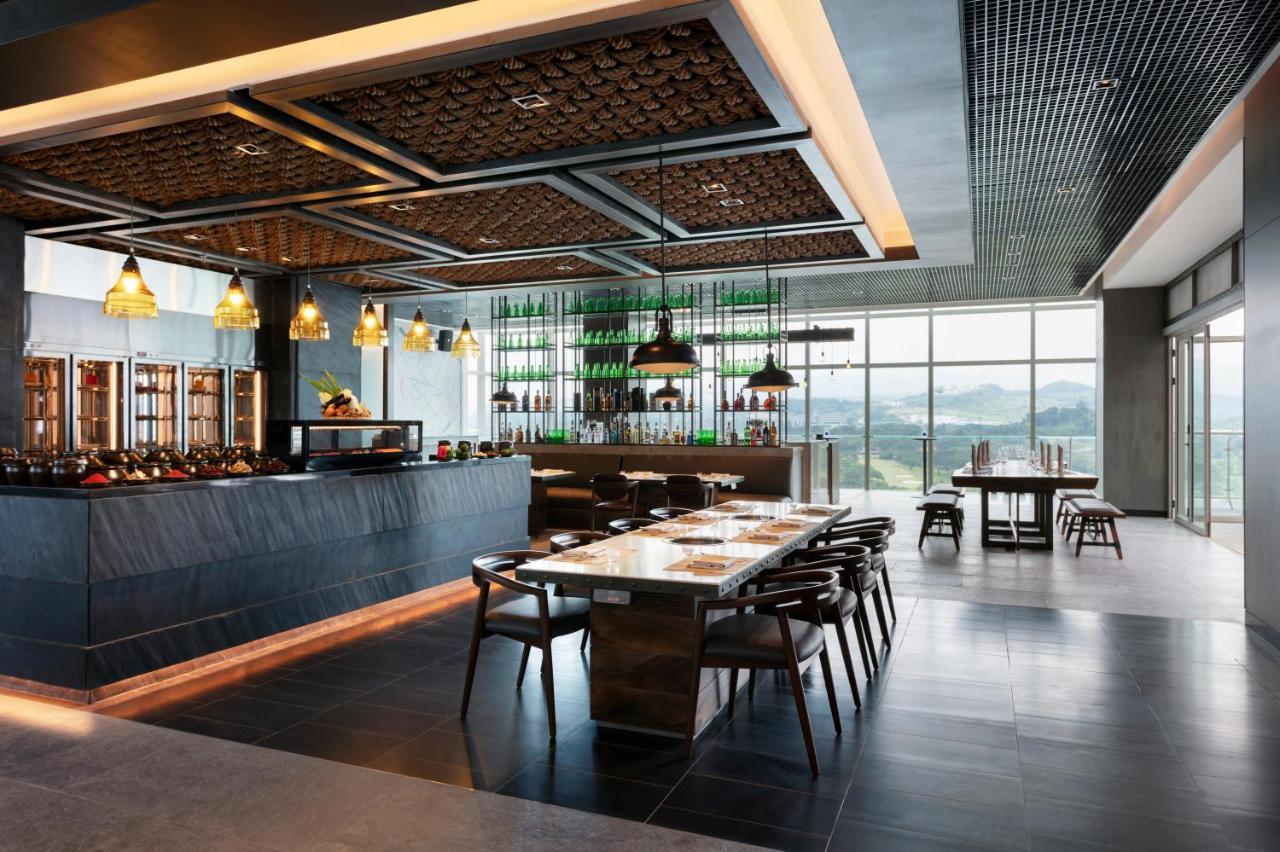 Clark Marriott Hotel Mabalacat Esterno foto